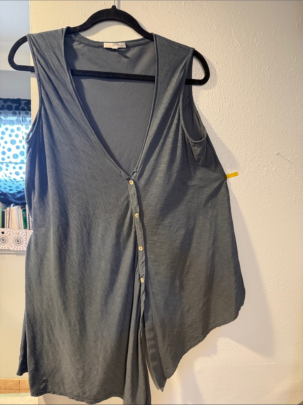 Sleeveless Button-Front V-Neck Women’s Top - Slate Gray Size 2